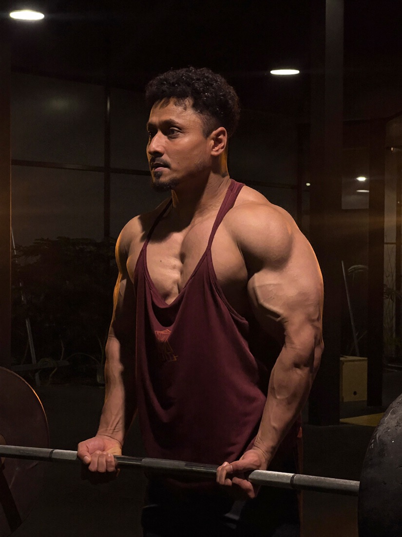 Mohsin Sayyed training in the gym
